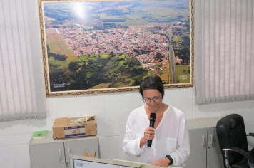 Foto - Entrega do título de cidadão echaporense ao deputado Dirceu Dalben