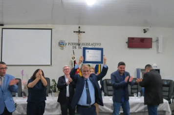 Foto - Entrega do título de cidadão echaporense ao deputado Dirceu Dalben