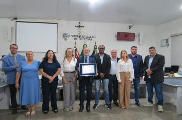 Foto - Entrega do título de cidadão echaporense ao deputado Dirceu Dalben