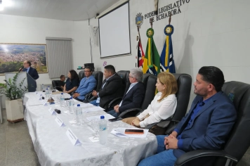 Foto - Entrega do título de cidadão echaporense ao deputado Dirceu Dalben