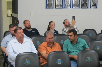 Foto - Entrega do título de cidadão echaporense ao deputado Dirceu Dalben