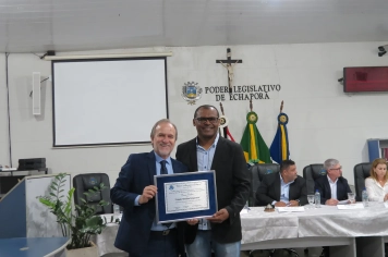 Foto - Entrega do título de cidadão echaporense ao deputado Dirceu Dalben
