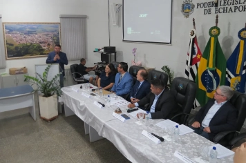 Foto - Entrega do título de cidadão echaporense ao deputado Dirceu Dalben