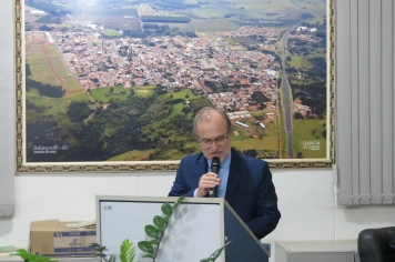 Foto - Entrega do título de cidadão echaporense ao deputado Dirceu Dalben