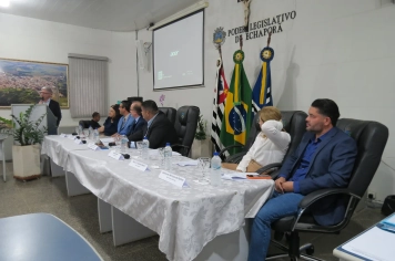Foto - Entrega do título de cidadão echaporense ao deputado Dirceu Dalben