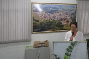 Foto - Entrega do título de cidadão echaporense ao deputado Dirceu Dalben