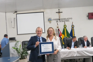 Foto - Entrega do título de cidadão echaporense ao deputado Dirceu Dalben