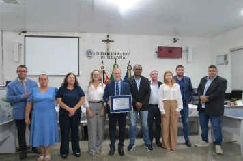 Foto - Entrega do título de cidadão echaporense ao deputado Dirceu Dalben