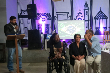 Foto - Entrega do título de cidadão echaporense para o ex-vereador Almir Robertto