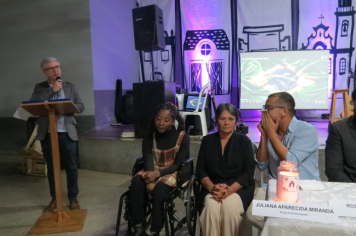 Foto - Entrega do título de cidadão echaporense para o ex-vereador Almir Robertto