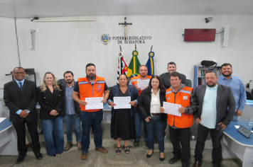 Câmara homenageia integrantes da Defesa Civil de Echaporã
